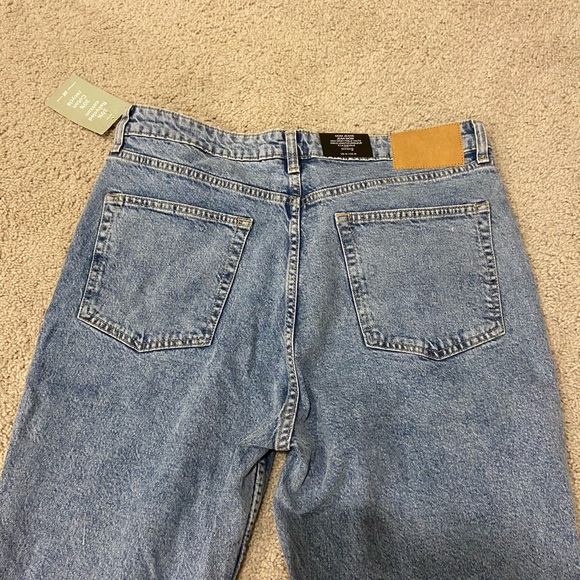 High waisted Mom jeans, distressed/ raw hem - Picture 7 of 7